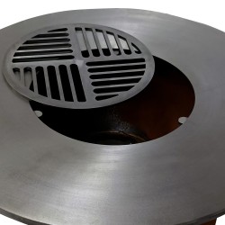 La grille centrale du brasero Le Couteau est amovible.