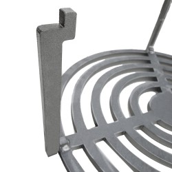 La grille s'installe très facilement grâce à ses pieds conçus pour nos modèles Le Lambi et Le Pétoncle.