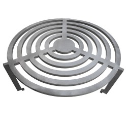 La grille de saisie permet de griller des aliments au-dessus des flammes.