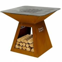 Le modèle La Patelle est équipé d'un compartiment pour stocker ses bûches.