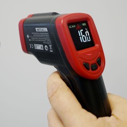 Thermomètre infrarouge avec écran digital.