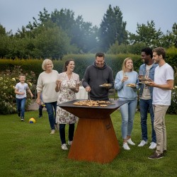 Grâce sa plancha XXL, le modèle La Patelle permet de cuisiner des repas complets pour de nombreux convives.