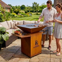 Le brasero plancha a un meuble en Acier Corten et une plaque de cuisson en Acier Inoxydable
