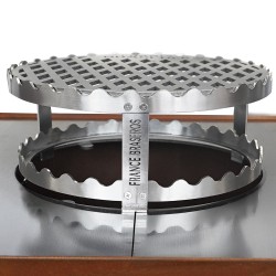 Cette couronne multifonction vous permet de surélever votre grill centrale et d'éviter la chute d'aliments dans le foyer.