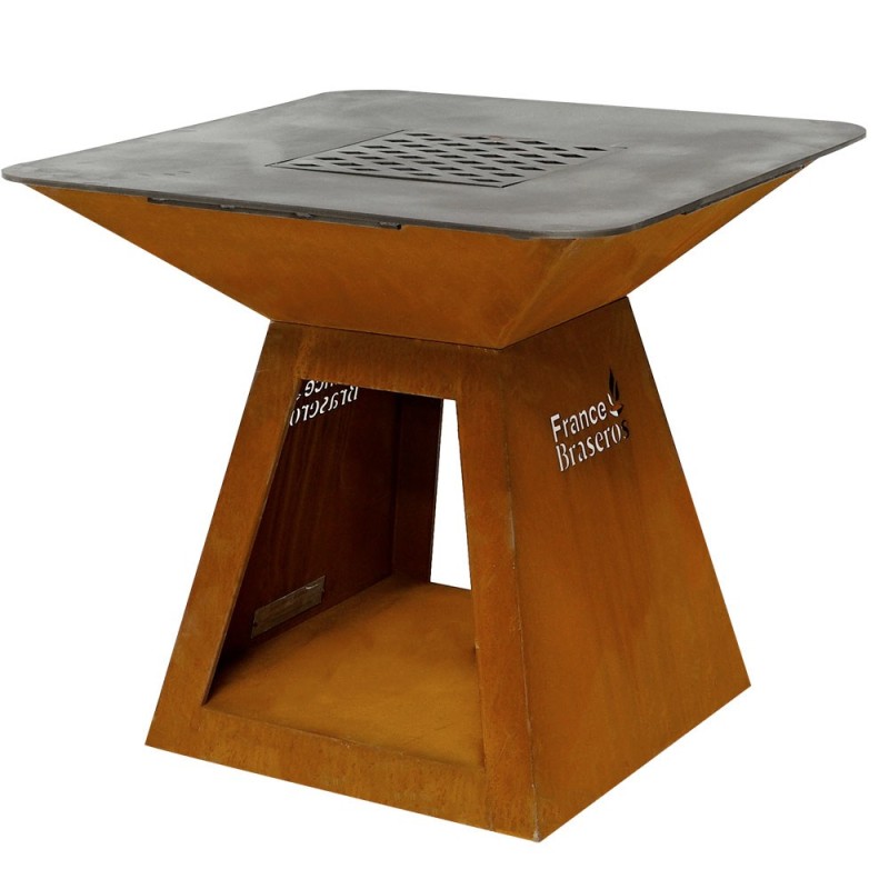 Le brasero plancha La Patelle est en Acier Corten et a une plancha carrée.