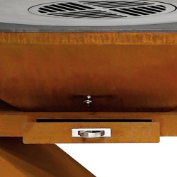 Le Lambi est équipé d'un tiroir à cendres pour un entretien facilité.