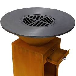 La plancha du brasero Le Pétoncle mesure 85cm de diamètre.